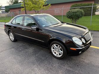 Mercedes-Benz E-Class Black Sedan 4matic Gas