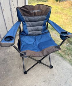 Se vende silla pegable grande para campar perfecto estado poco de uso por $15