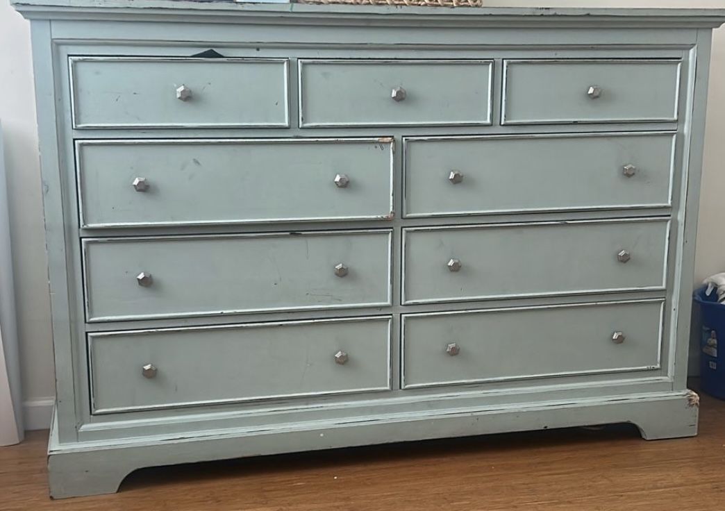 Dresser