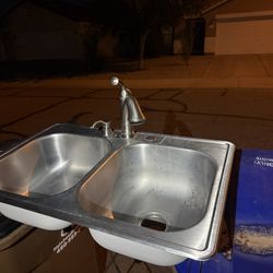 Dayton 33 Inch Drop In Sink With Accessories 