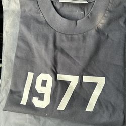 Brand new essentials Tee size L