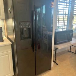 Black Kitchen Appliances Package Deal 