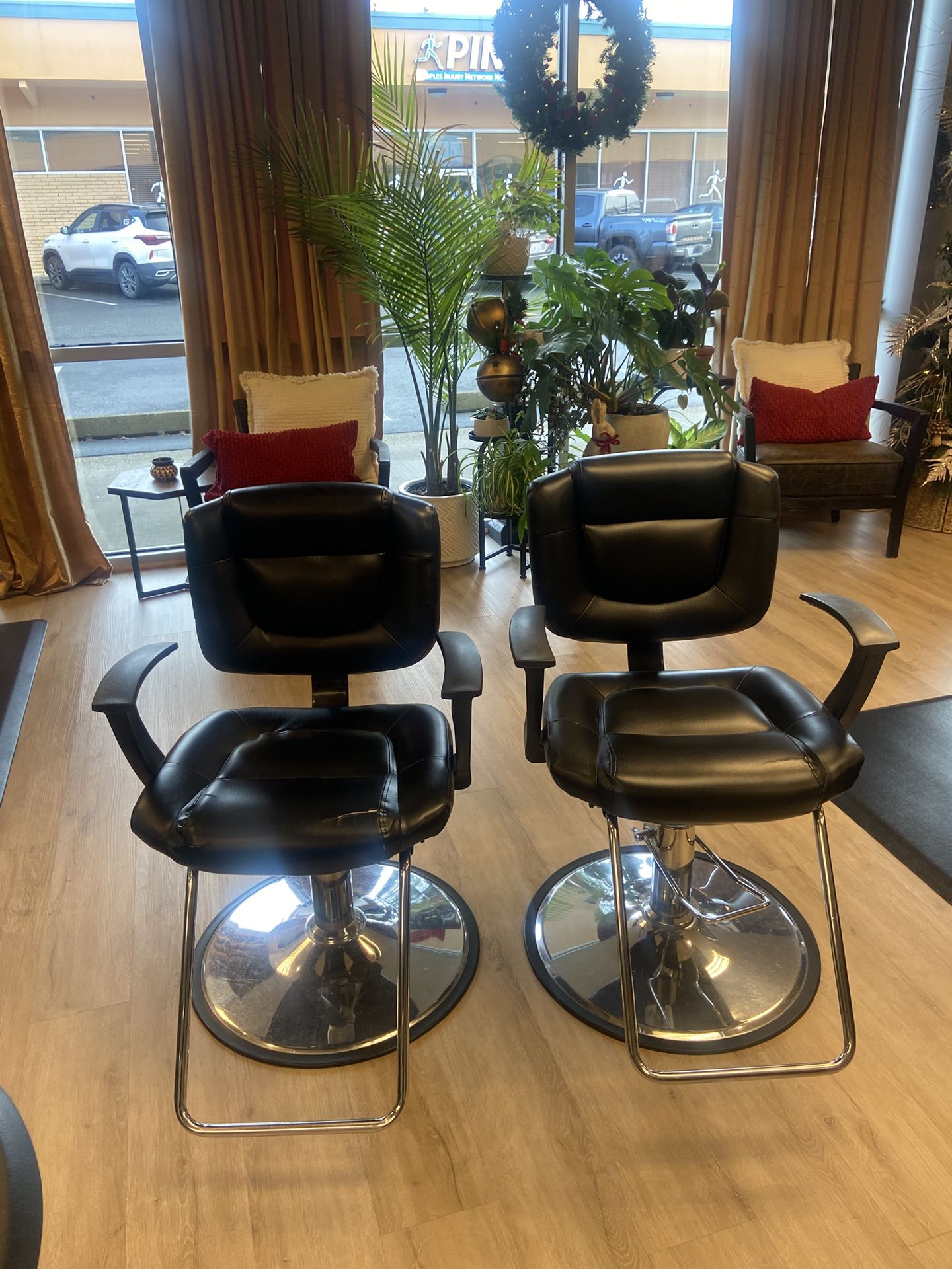 2 Hair Salon Hydraulic Chairs
