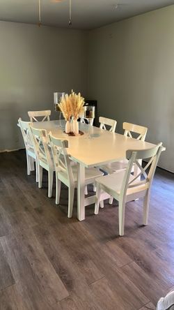 White 8 Chair Dinning Table