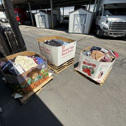 Clothes Pallets About 300 Pc Per Pallet $180 Ea