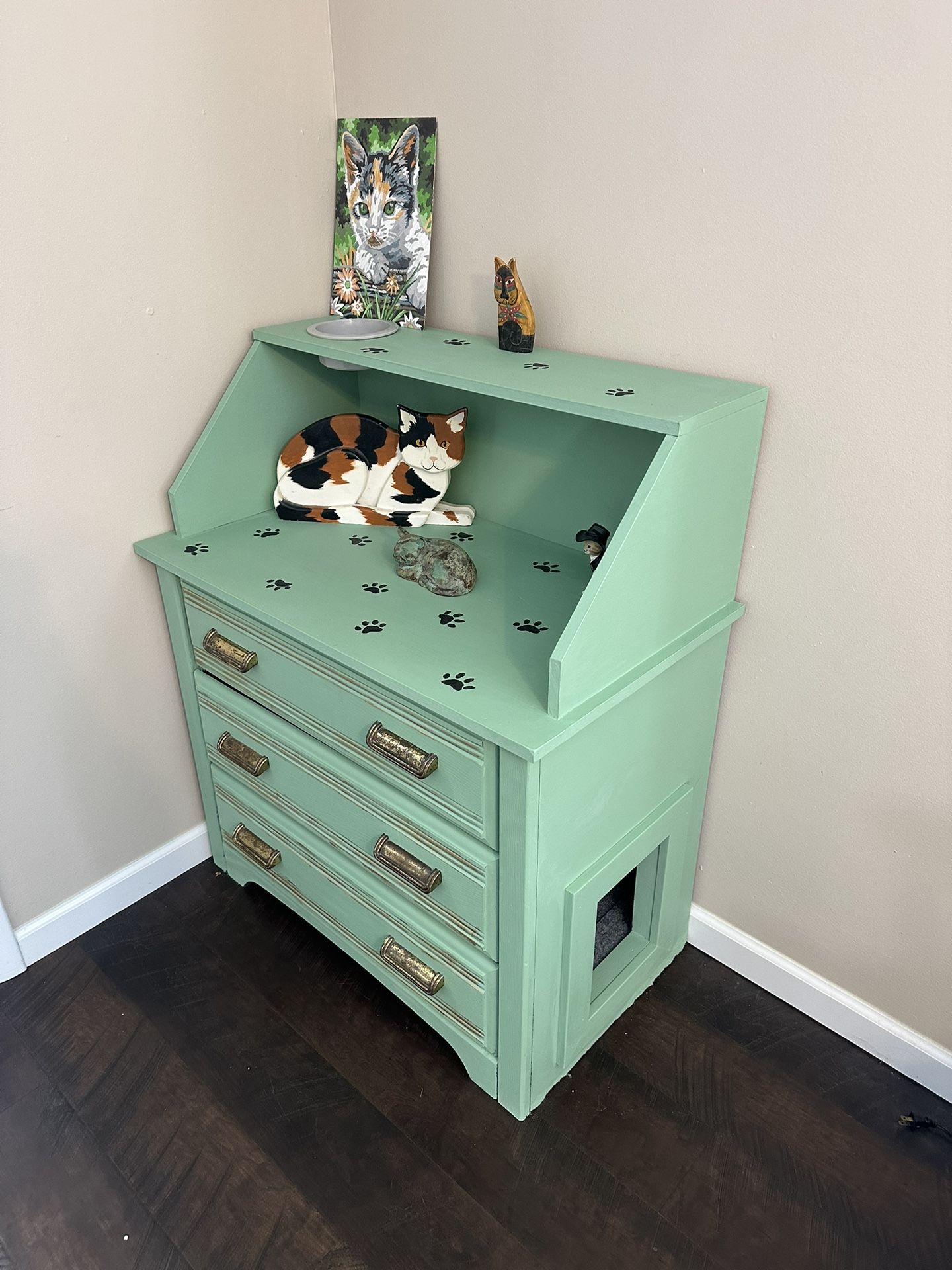 Refinished Litter Box Cubby, Cat House, Cat Den