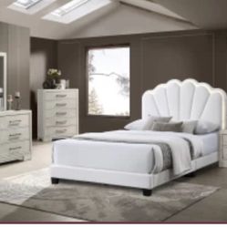4- Pc Bedroom set Dresser,Mirror  Nightstand (1) Queen size bed frame  Not including Mattress and Box Sp