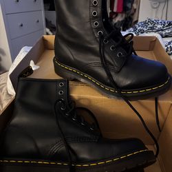 Women’s Size 8 Doc Martens
