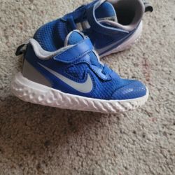 Kids Nike Revolution Size 7.5 Shoes