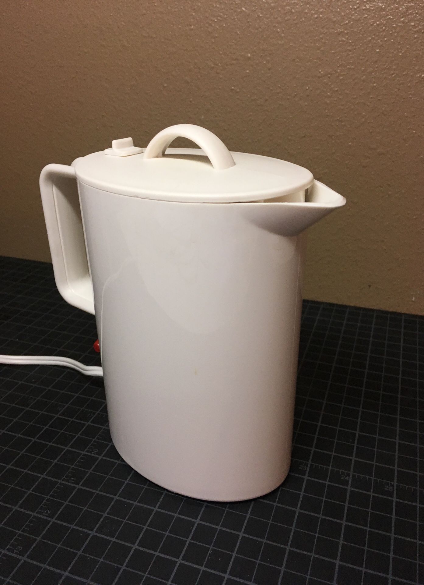 Bodum BISTRO Water Kettle Electric Mini Ibis White 27 Ounce 0.8 Liter for  Sale in Glendora, CA - OfferUp