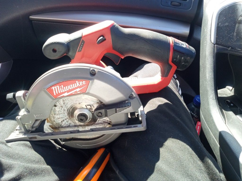 Milwaukee Fuel Skill Saw