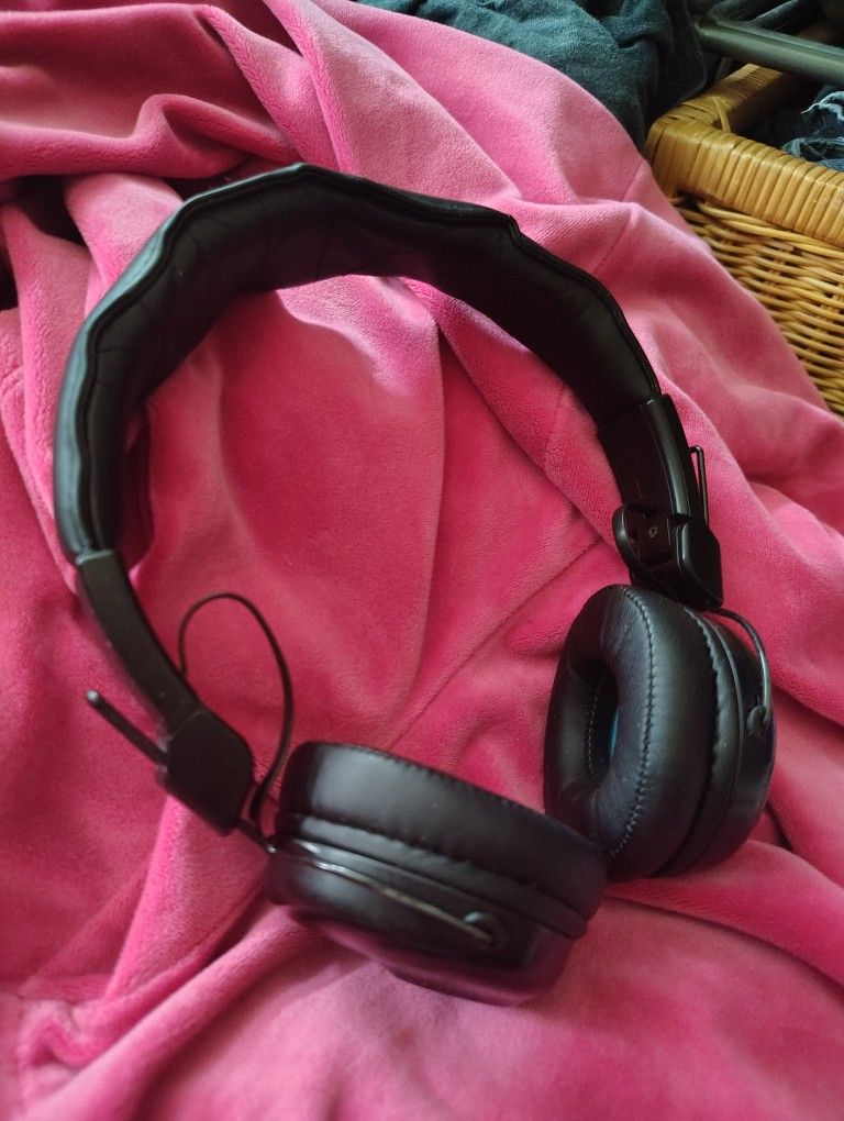 Jlab Play Wireless Gaming Headset Model Studio BT On-Ear Headphones Black