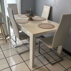 Table With 4 Chairs 