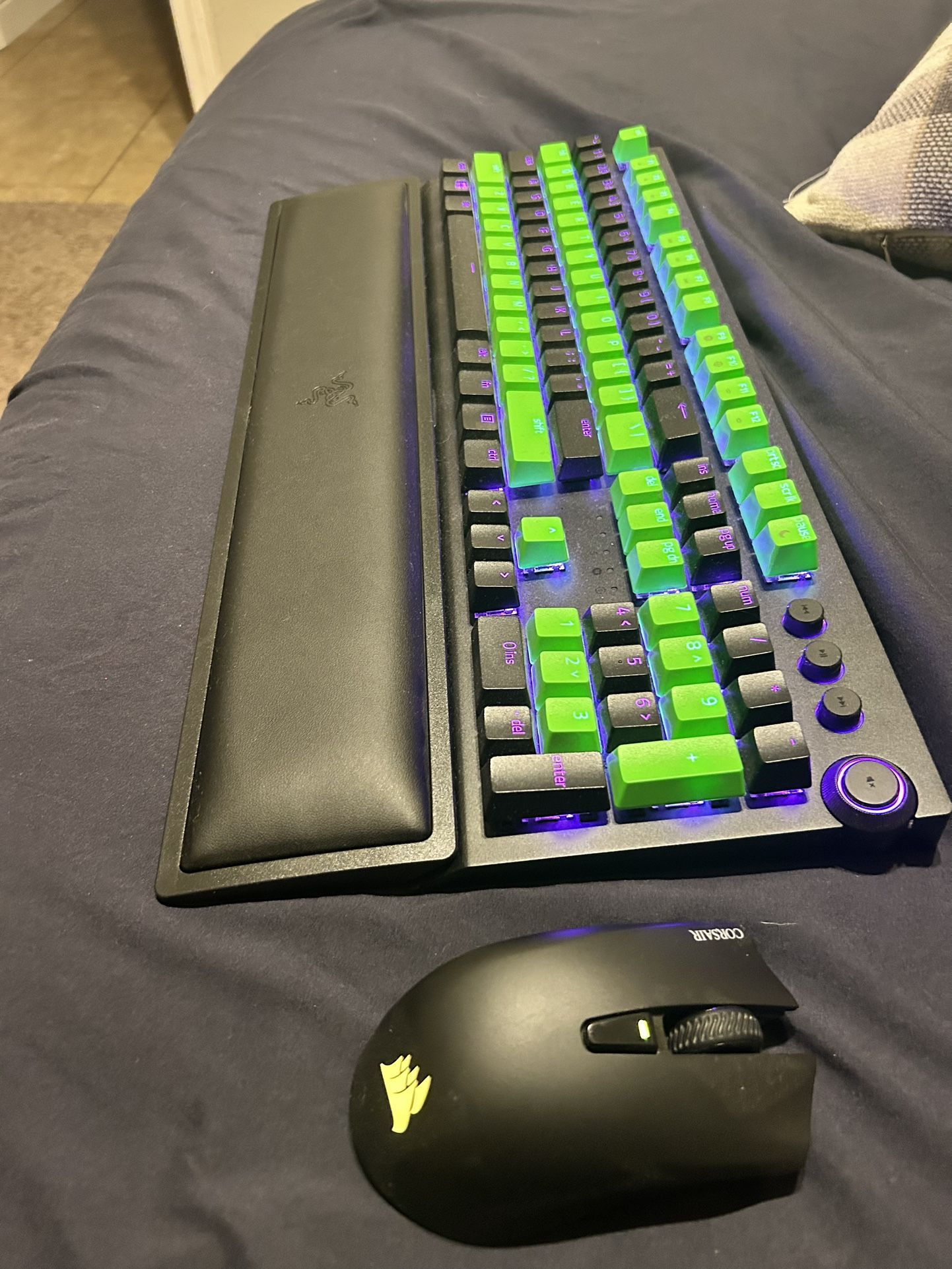 Razer Blackwidow V4 Pro & Corsair Harpoon Mouse