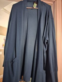 New womans size 3x green sweater/cardigan (55% Recycled Polyester,23%modal 22%Polyester with pockets
