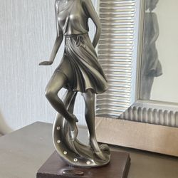 statue 