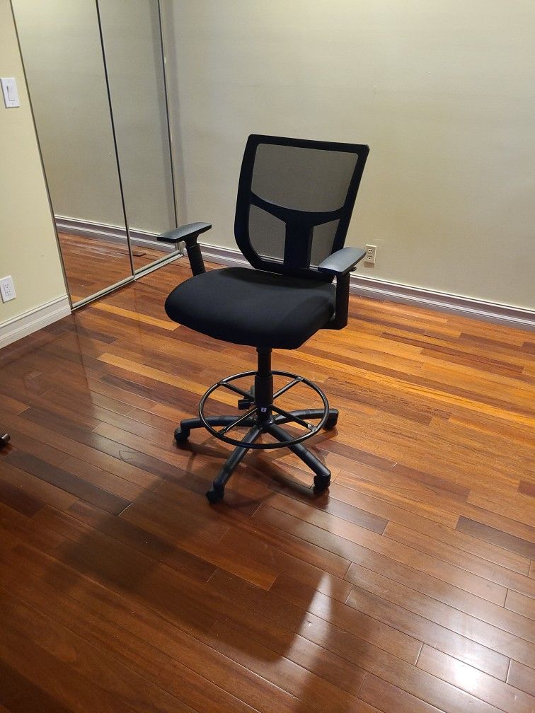 Adjustable Computer Chair...Must Sell Moving