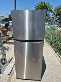 24" Fridge In Great Condition $225