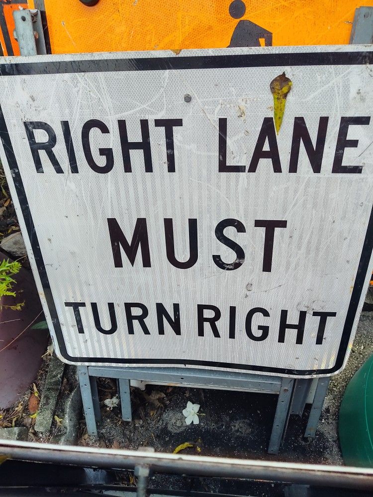 Right Lane Sign