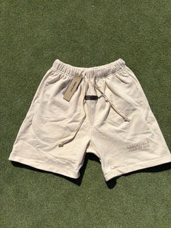 Essential shorts sizes: M,L
