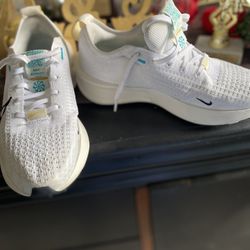 Women White Nike Sneakers 