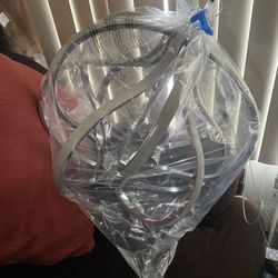 Lampara Nueva Tiene Todo Para Conectarla La Caja La Tire Porque Estaba Muy Grande