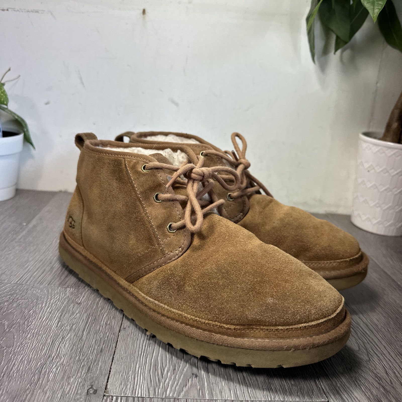 Men’s Size 12 UGG Australia 3236 Neumel Boots Chestnut Tan Beige Low Booties