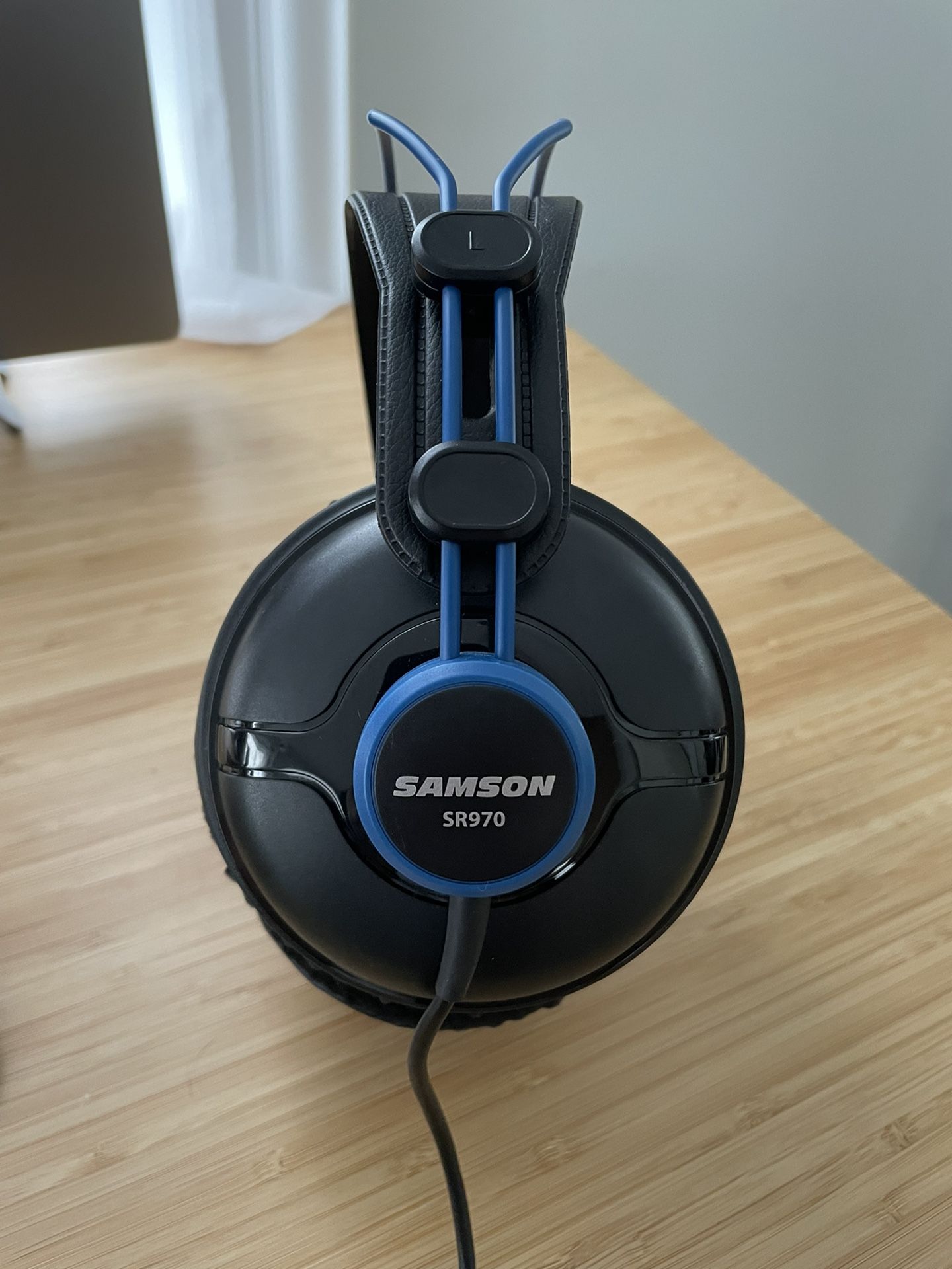 Samson SR970 Wired Headphones | Blue