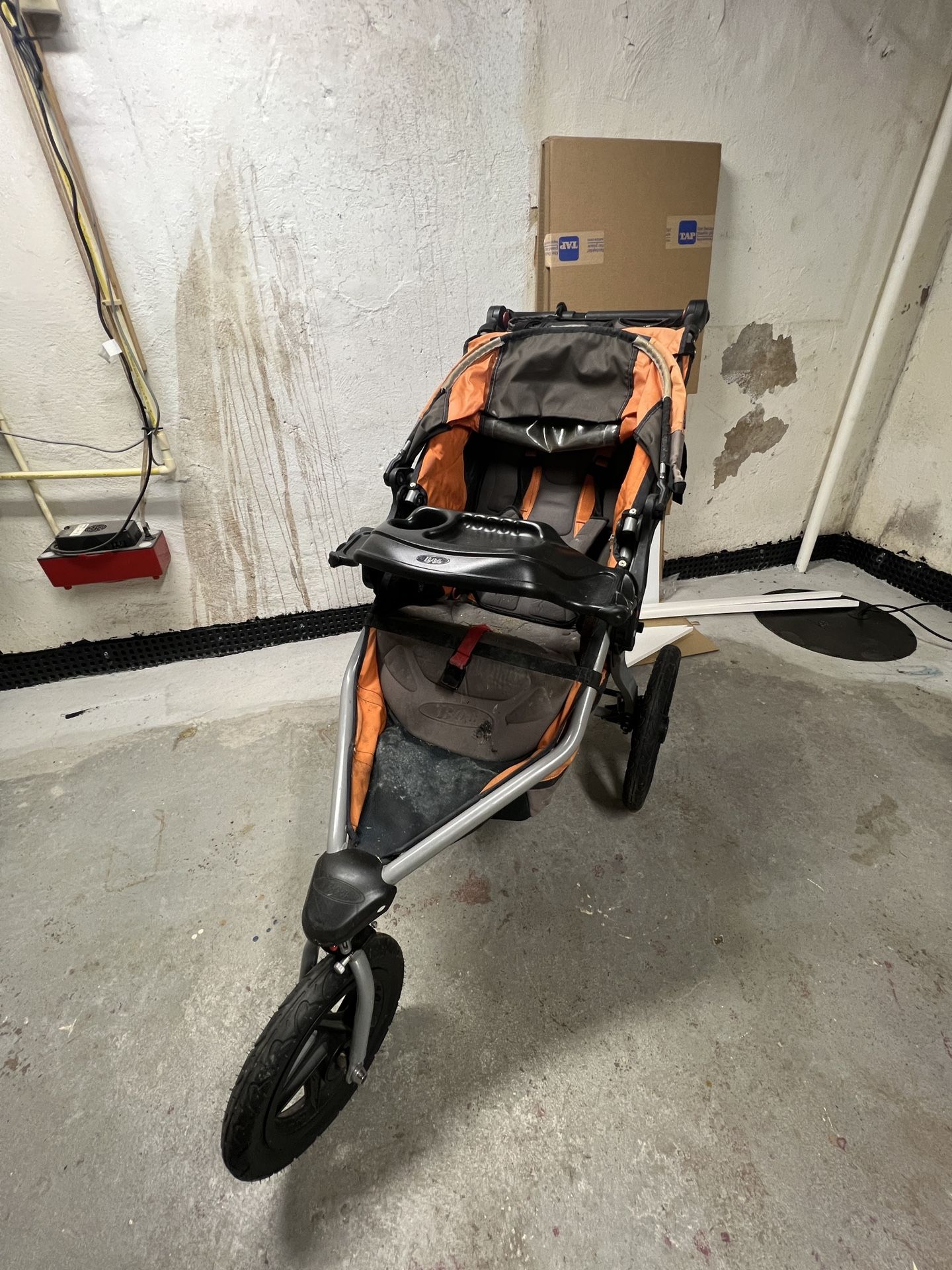 BOB Revolution Jogging Stroller