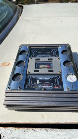 LANZAR VIBE215 -300 watt car amp