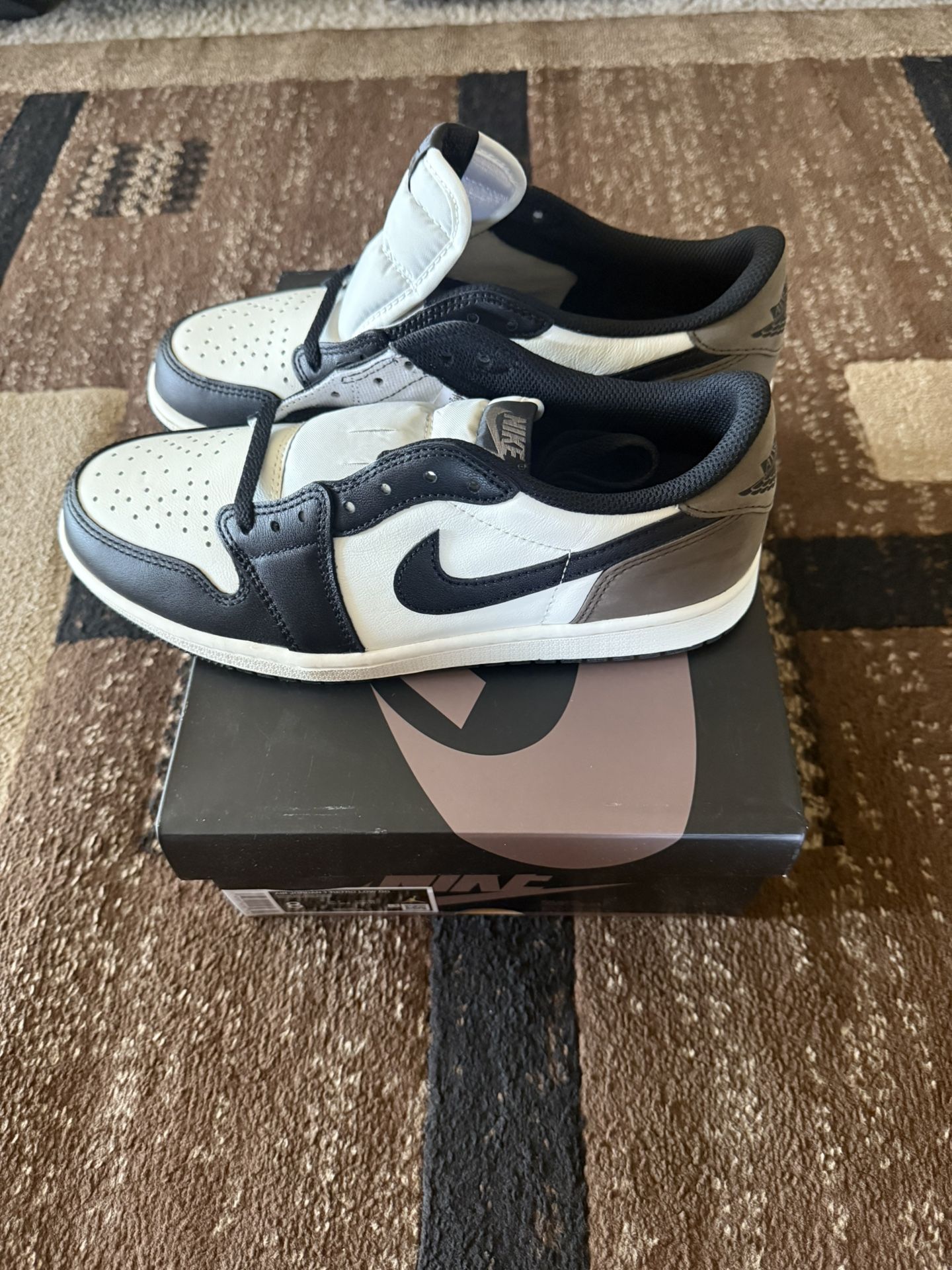 Jordan 1 low OG Mocha Size 8