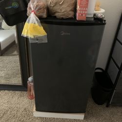 Mini Fridge 