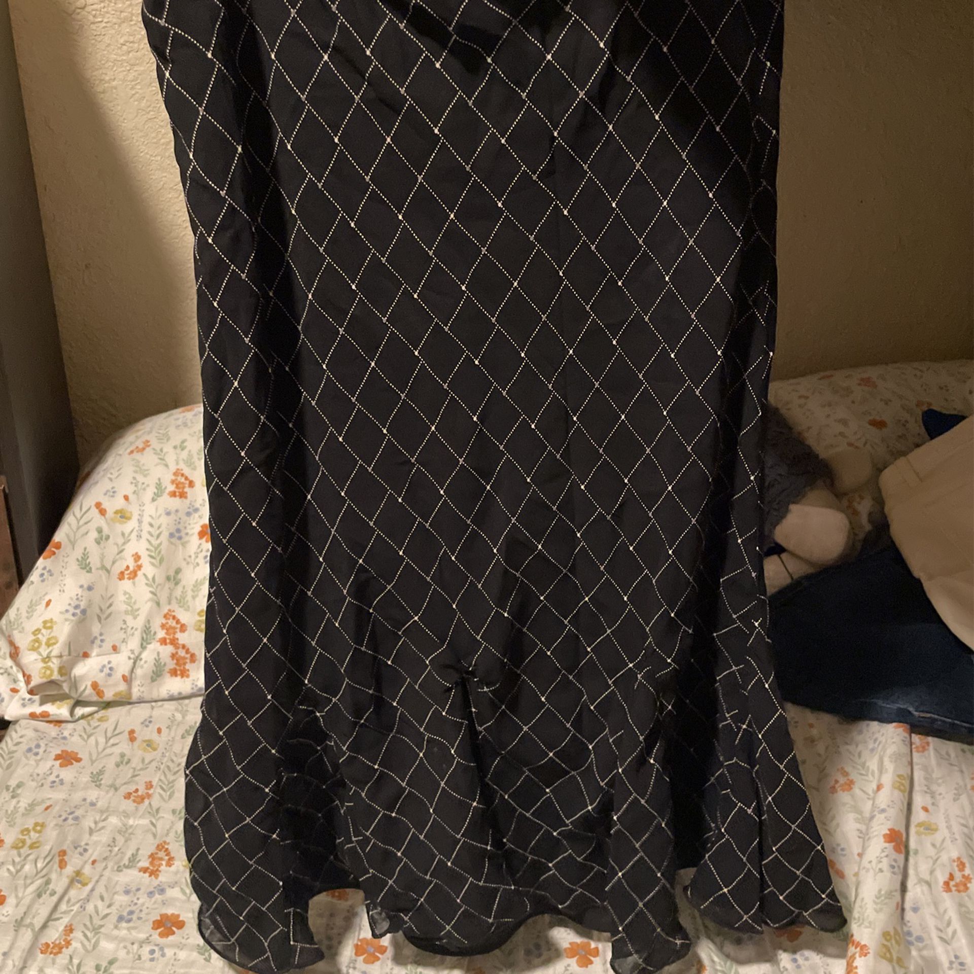 Medium Length Black Skirt for Sale in San Bernardino, CA - OfferUp