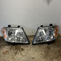 Nissan Frontier Headlight 