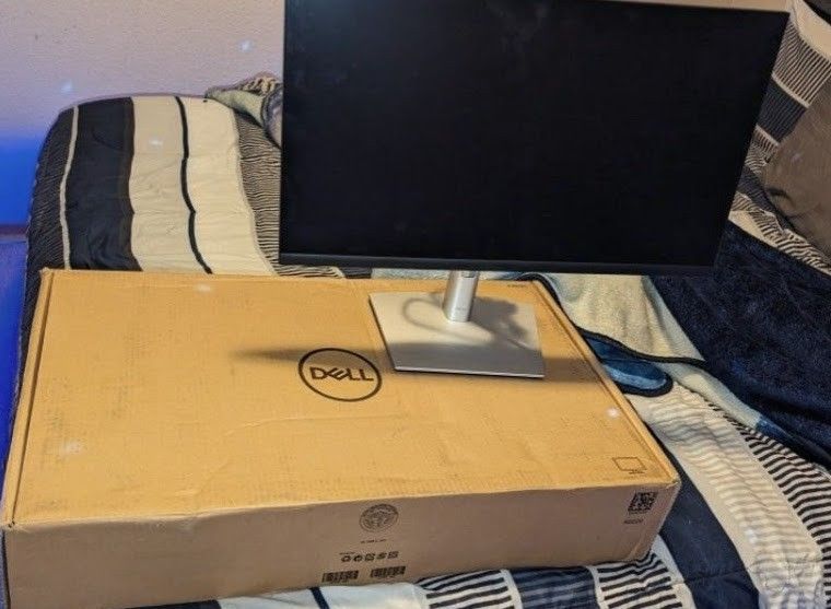 2 New Dell Computer Monitors $100 For Both