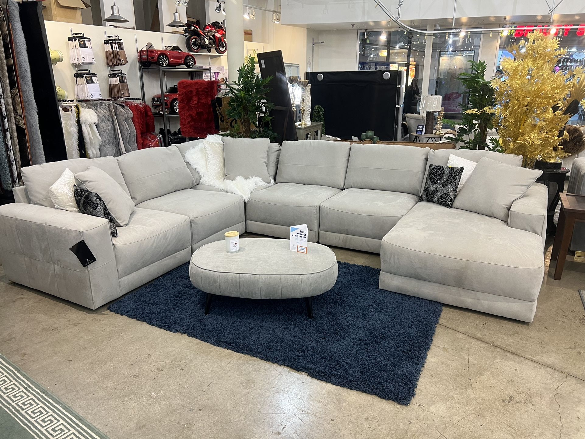 HUGE SECTIONAL