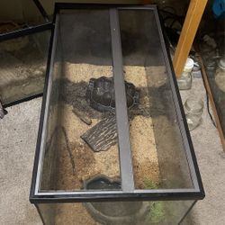 Animal Tank, 45gal, Comes With Heat Pad,  Feeding Prongs,  And Hide