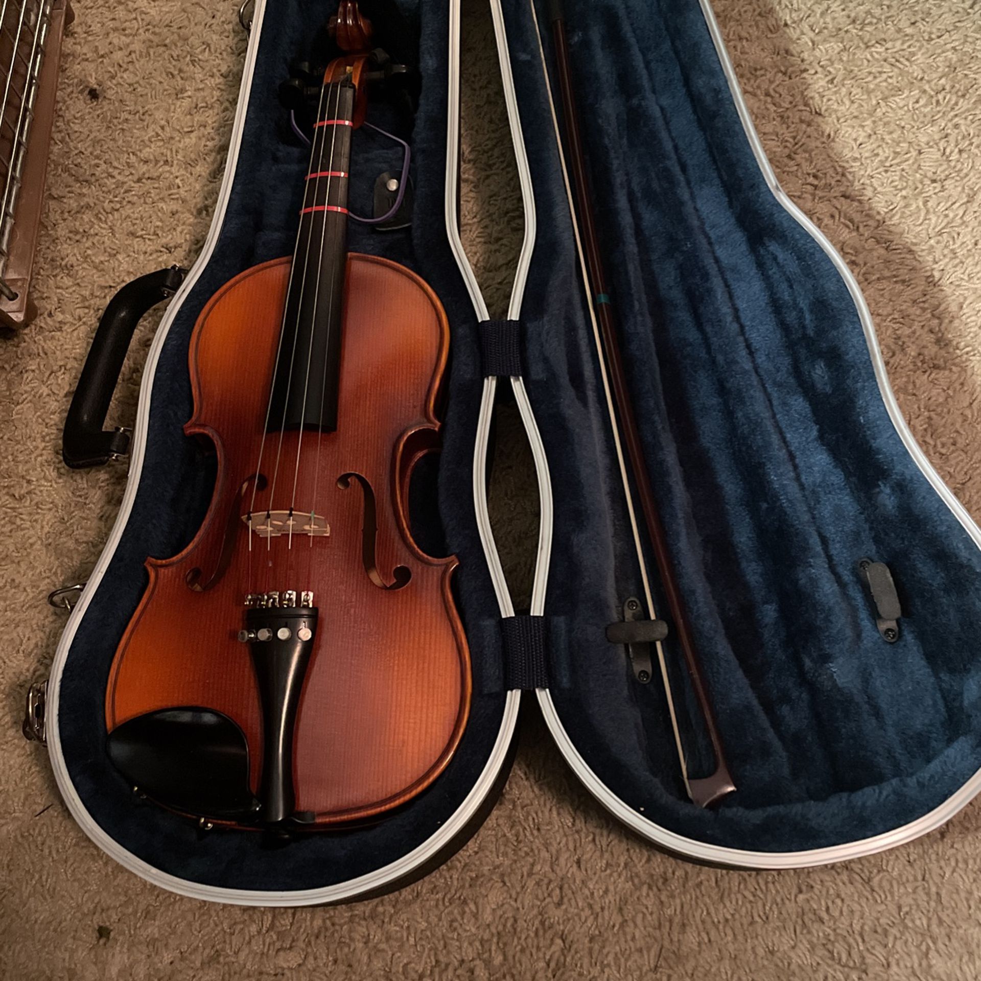 Bucharest 3/4 Violin with Case and Accessories Like New Brand New Went For  500.00 Asking 150.00