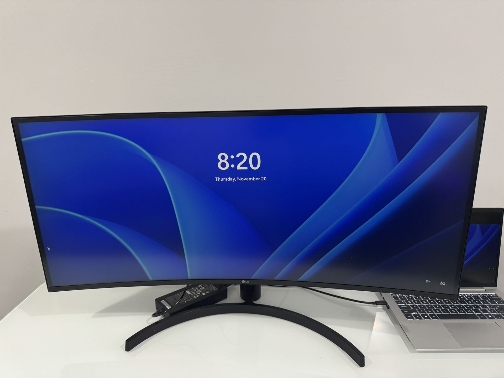 LG 34WN80C-B UltraWide Monitor 34” 21:9 Curved WQHD 4K (3440 x 1440) IPS Display, USB Type-C (60W PD) , sRGB 99% Color Gamut, 3-Side Virtually Borderl