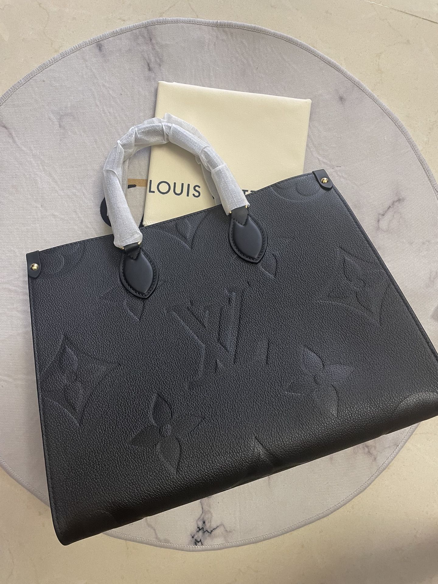 LV Onthego Totebags