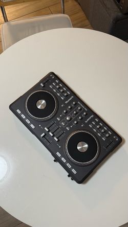 Numark Mixtrack Pro 2-Deck 2-Ch DJ Controller, Built-In Mixer, USB/RCA (TESTED)