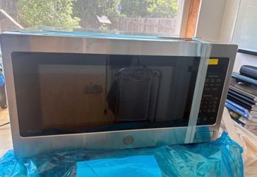 GE PROFILE™ 2.2 CU. FT. COUNTERTOP MICROWAVE