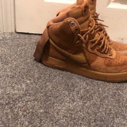 Nike Tan 