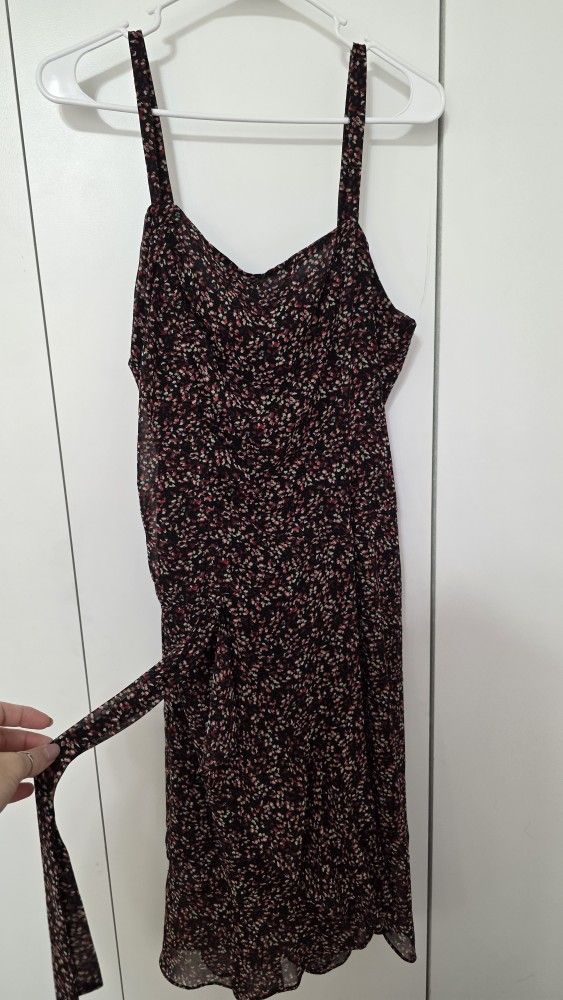 Beautiful Dresses Swipe ➡️ Size 6