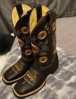 Cowgirl boots/ botas de vaquera