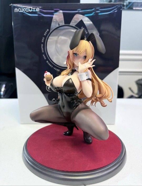 Max bunny Figure