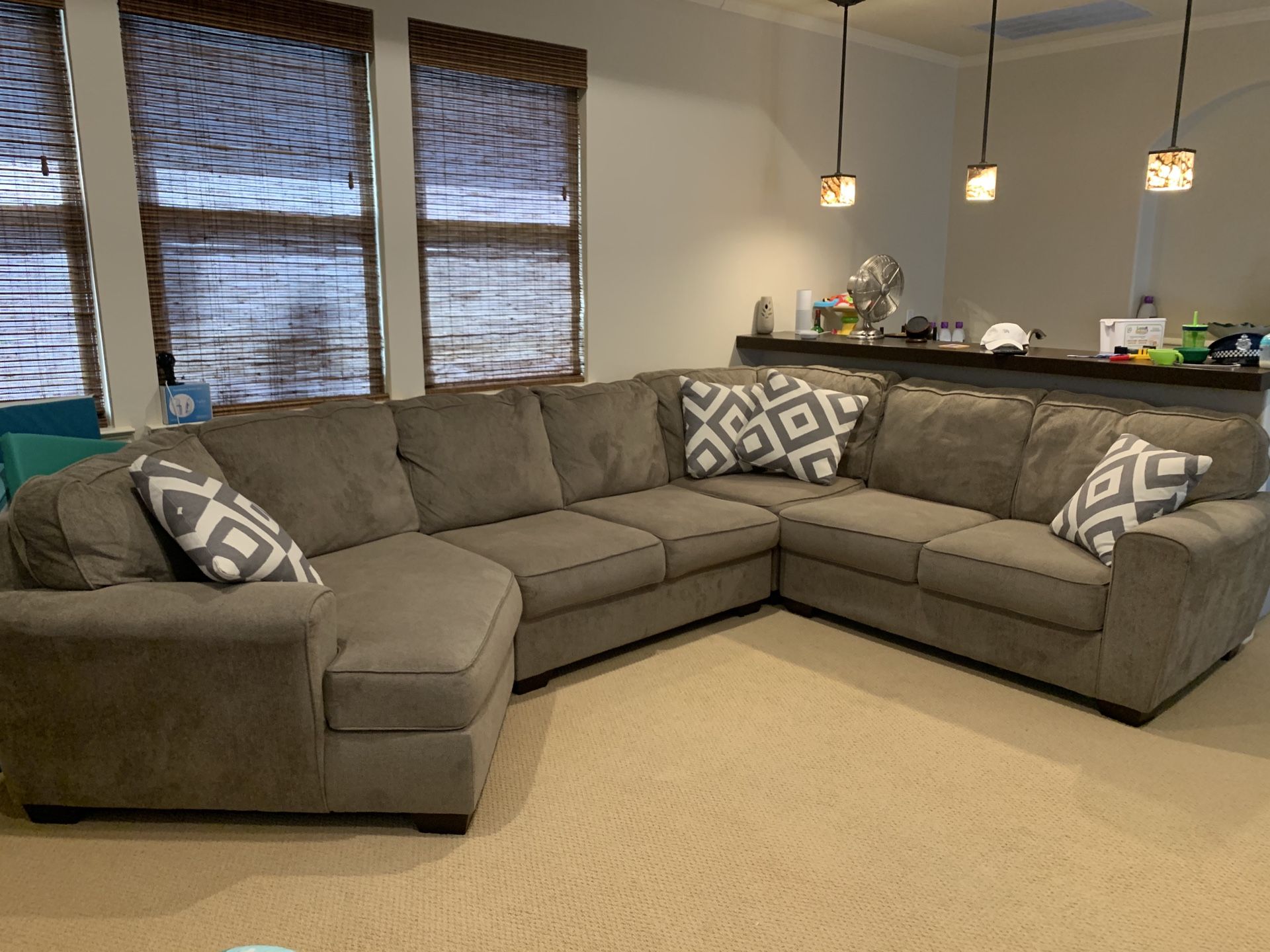 Ashley Furniture Sectional, zero issues, pristine, pet free home