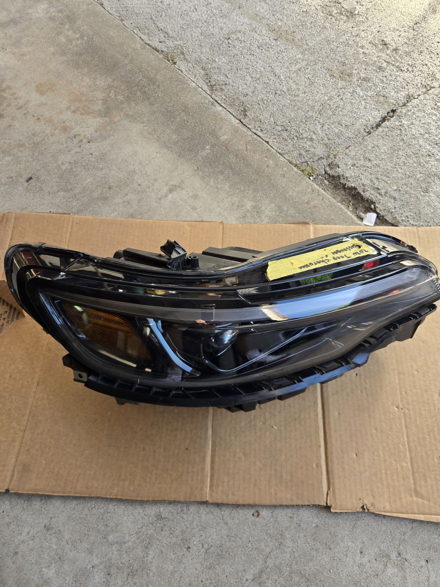 2019-2023 jeep Cherokee led headlights pasengeer side