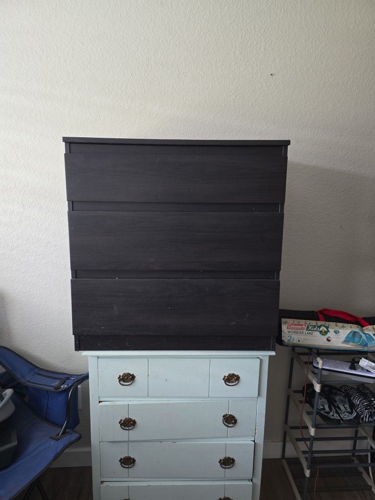 Free 3 Drawer Dresser (Pending)