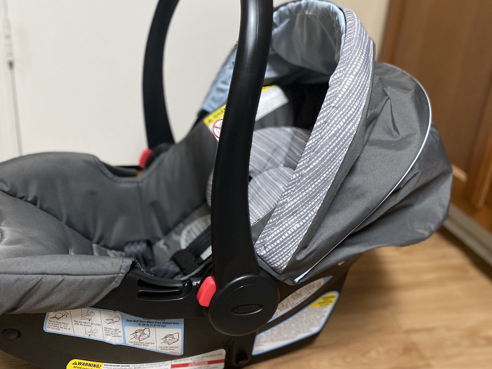 Graco SNUGRIDE 30 LX Infant Car Seat With Base
